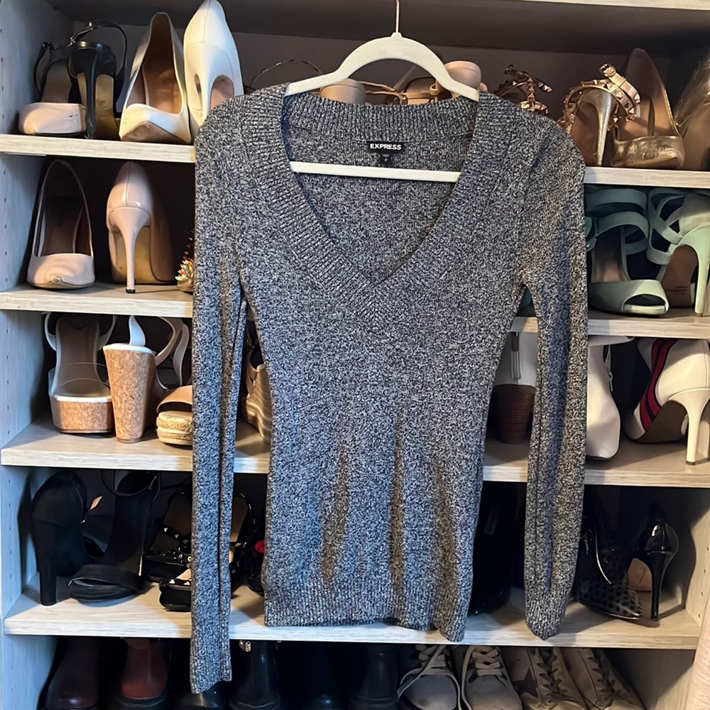 Size small super and stretchy soft v neck heather gray sweater